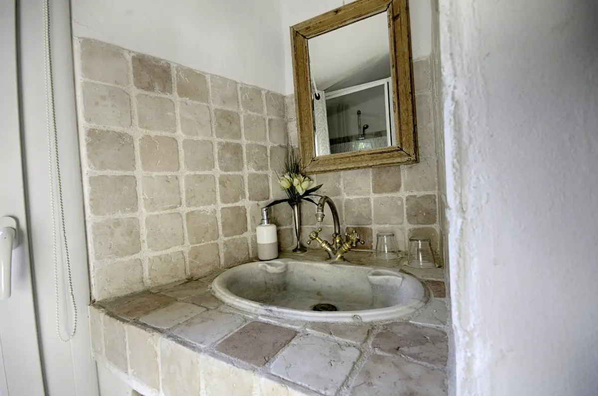 Salle de bain de la chambre d'hôtes Romarin à l'Amandari