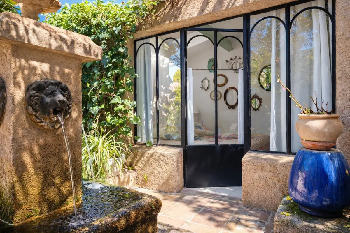 Espace extérieur de la chambre d'hôtes Romarin à l'Amandari