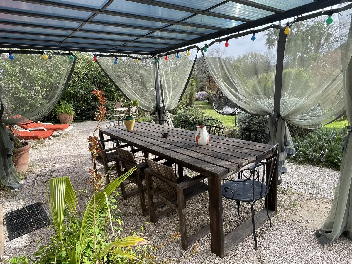 Terrasse du Gîte à L'Amandari - Provence Holidays