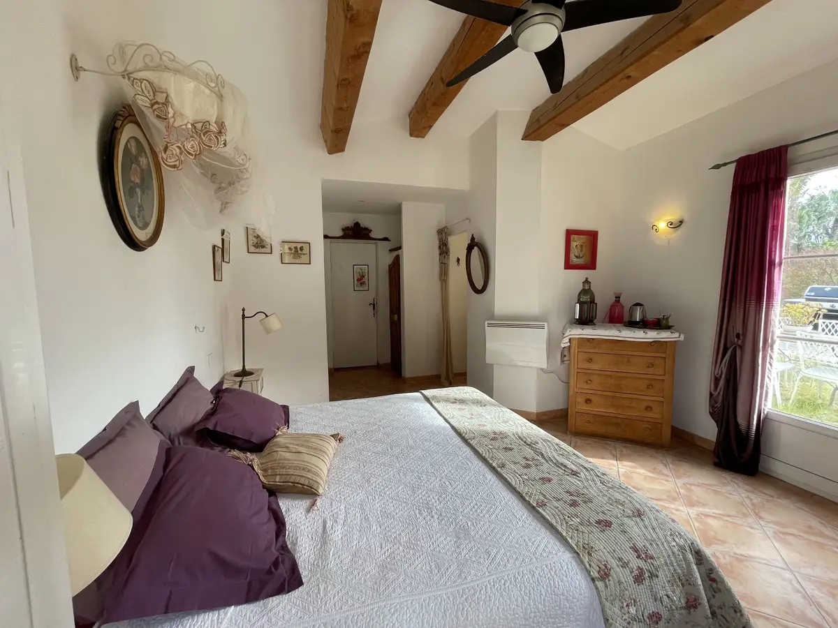 Chambre Rose du gîte à L'Amandari - Provence Holidays